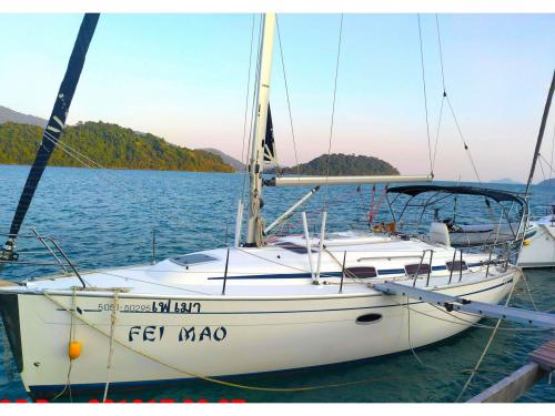 Yacht Bavaria 33 for rent in Petcharat Marina
