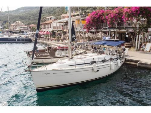 Segelboot Bavaria 33 chartern in Nikiana