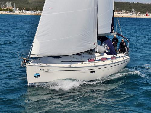 Yacht Bavaria 33 Cruiser for rent in Marina Dalmacija