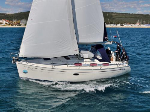 Sailboat Bavaria 33 Cruiser available for charter in Marina Dalmacija