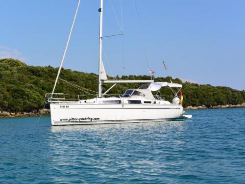Sailing boat Bavaria 33 Cruiser for rent in Marina Kornati