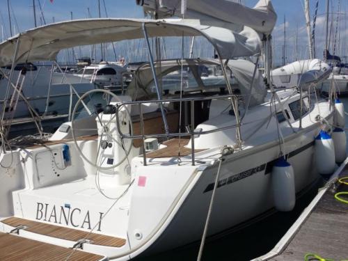 Sailing yacht Bavaria 33 Cruiser for rent in Puntone