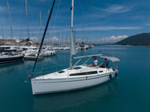 Sailing yacht Bavaria 33 Cruiser for rent in Lefkas Marina