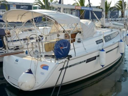 Yacht Bavaria 33 Cruiser chartern in Pirovac