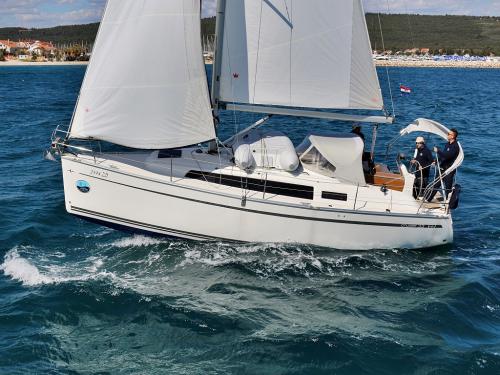 Yacht Bavaria 33 Cruiser for rent in Sukosan Bibinje