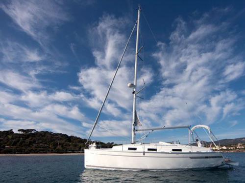 Yacht Bavaria 33 Cruiser for hire in Gouvia Marina