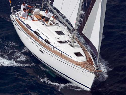 Sailing yacht Bavaria 33 Cruiser for hire in Kastela