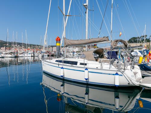 Yacht Bavaria 34 for rent in Baiona