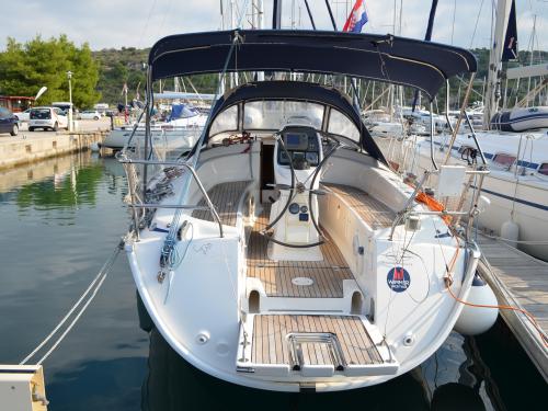 Sailing yacht Bavaria 34 Cruiser for hire in Primosten