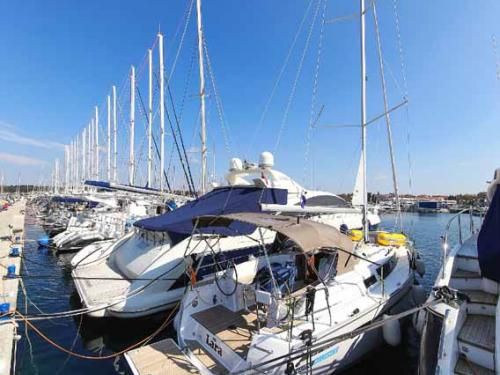 Sailing boat Bavaria 34 Cruiser for rent in Marina Tankerkomerc