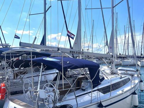 Yacht Bavaria 34 Cruiser for hire in Sukosan Bibinje