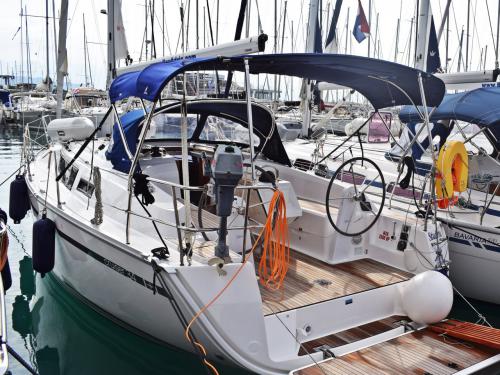 Yacht Bavaria 34 Cruiser chartern in Kastela