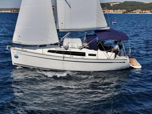 Sailing yacht Bavaria 34 Cruiser available for charter in Sukosan Bibinje
