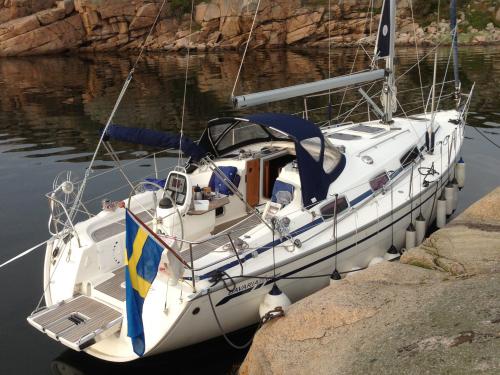 Sailing boat Bavaria 35 for rent in Wallhamn Marina