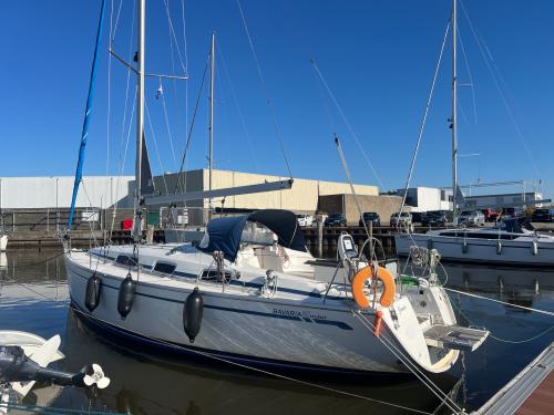 Sailing yacht Bavaria 35 Cruiser for rent in Lemmer