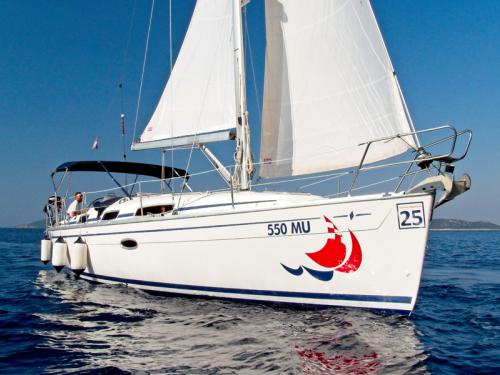 Yacht Bavaria 35 Cruiser for rent in Murter
