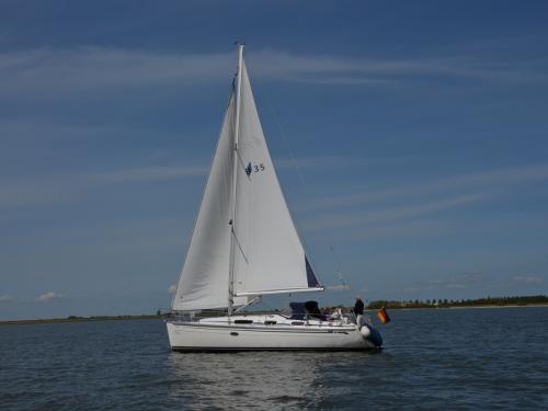 Yacht Bavaria 35 Cruiser available for charter in Lemmer