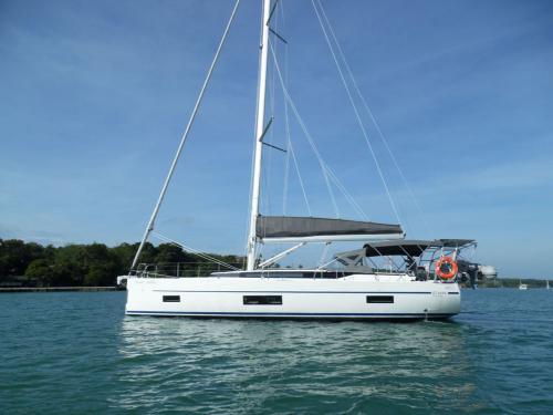Yacht Bavaria 35 Holiday Yachtcharter in Vlicho