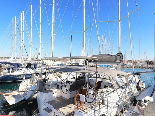 Yacht Bavaria 35 Holiday Yachtcharter in Biograd na Moru