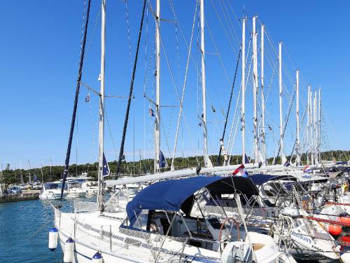 Sailing boat Bavaria 36 for charter in Pula