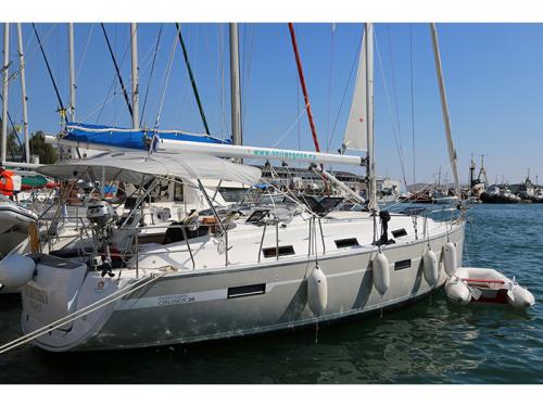 Sailing yacht Bavaria 36 Cruiser for charter in Glossa