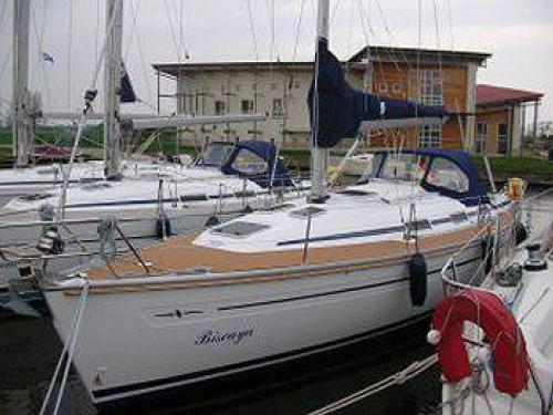 Sailing yacht Bavaria 36 Cruiser available for charter in Workum