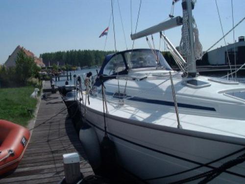 Sailing yacht Bavaria 36 Cruiser available for charter in Lemmer