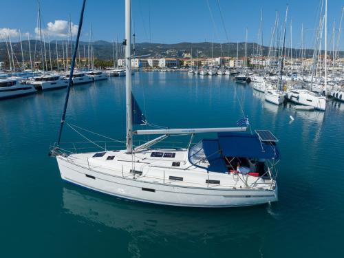 Sailboat Bavaria 36 Cruiser available for charter in Lefkas