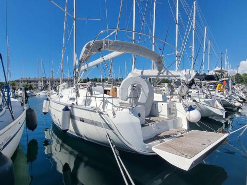Yacht Bavaria 36 Cruiser for rent in Izola