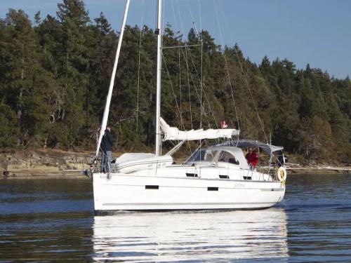 Sailboat Bavaria 36 Cruiser available for charter in Powell River