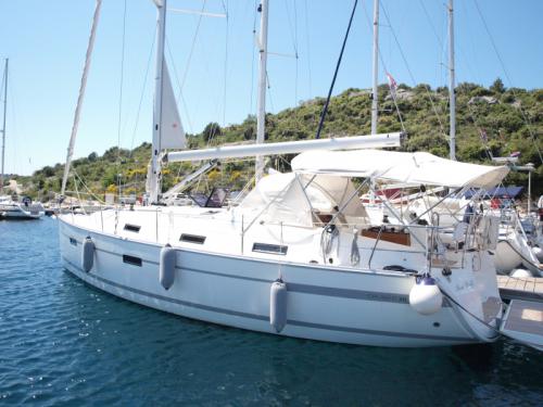 Sailing yacht Bavaria 36 available for charter in Marina Kremik