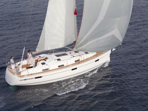 Sailboat Bavaria 36 Cruiser available for charter in Douro Marina