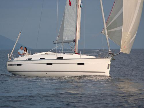 Sailing boat Bavaria 36 Cruiser for rent in Marina de Portimao