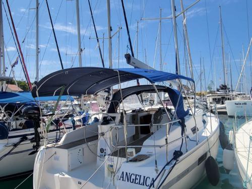 Segelyacht Bavaria 36 Cruiser chartern in ACI Marina Trogir