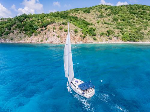 Yacht Bavaria 37 for hire in Nanny Cay Marina