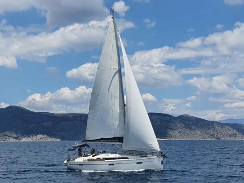 Yacht Bavaria 37 for rent in Agia Effimia Harbour