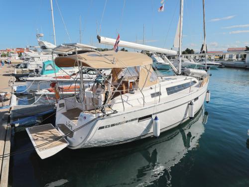 Sailing yacht Bavaria 37 Cruiser for rent in Zadar