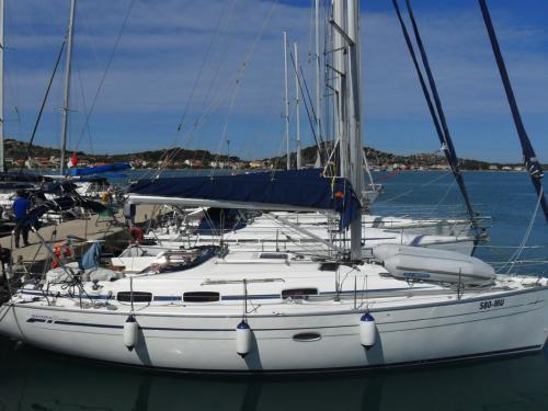 Segelyacht Bavaria 37 Cruiser Yachtcharter in Marine Betina