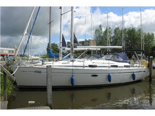 Sailboat Bavaria 37 Cruiser available for charter in Lemmer