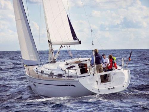 Yacht Bavaria 37 Cruiser for rent in Athens
