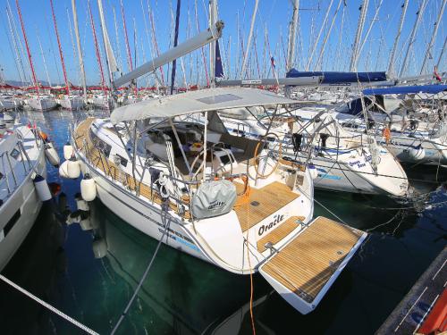 Sailing boat Bavaria 37 Cruiser for rent in Murter