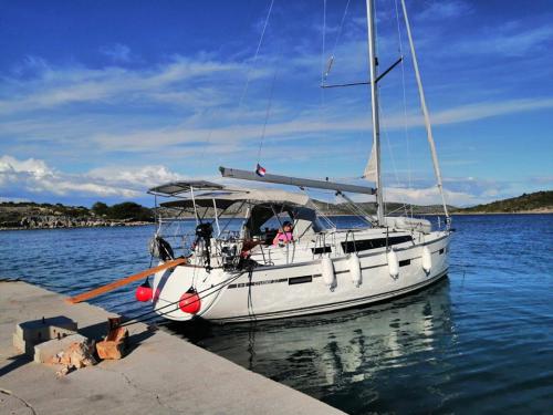 Segelboot Bavaria 37 Cruiser chartern in Marina Tankerkomerc