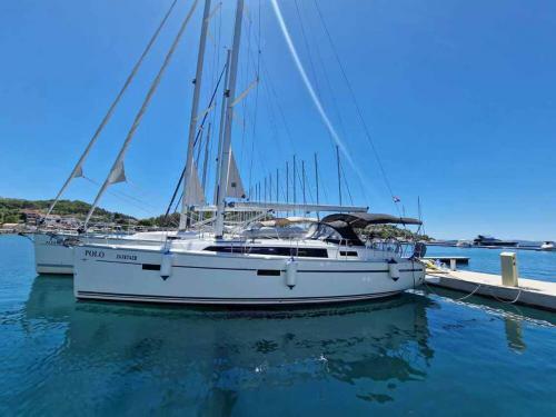 Sailing yacht Bavaria 37 Cruiser for hire in Marina dell Isola