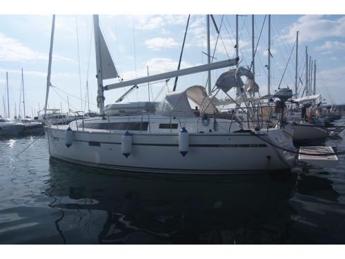 Yacht Bavaria 37 Cruiser for rent in Marina Punat