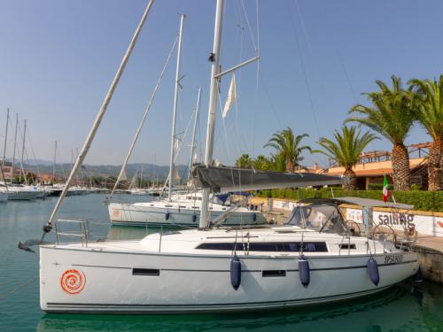 Segelyacht Bavaria 37 Cruiser Yachtcharter in Furnari