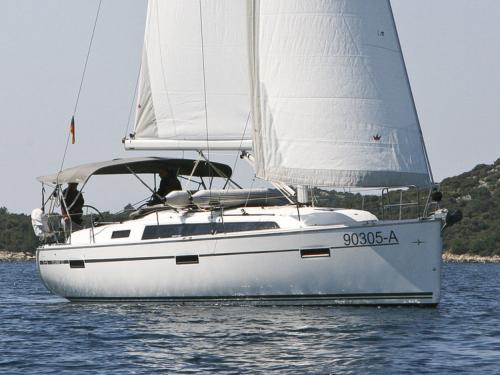 Yacht Bavaria 37 Cruiser chartern in Rogoznica