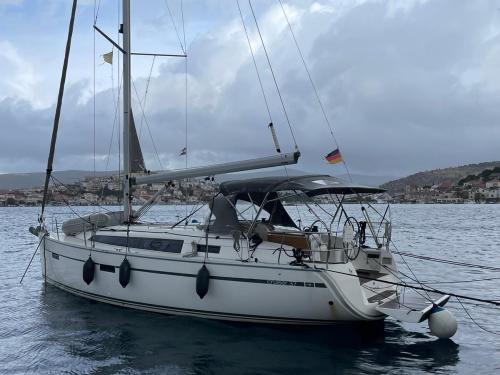 Yacht Bavaria 37 Cruiser chartern in Sibenik