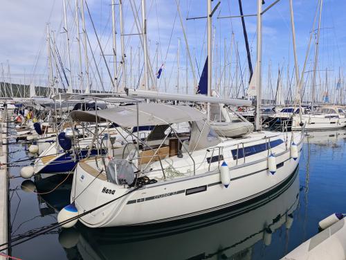 Sailing yacht Bavaria 37 Cruiser for hire in Sukosan Bibinje