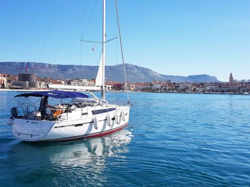 Yacht Bavaria 37 Cruiser chartern in Split