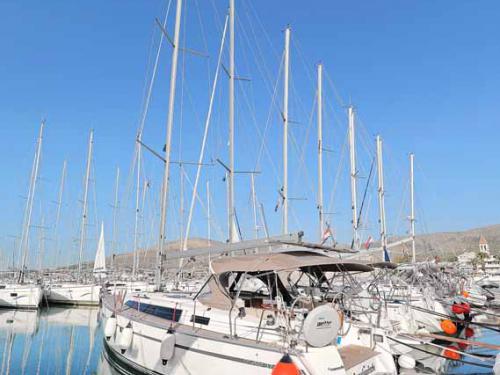 Sailing yacht Bavaria 37 Cruiser available for charter in Pula